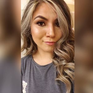 Meet your Posher, Evelia